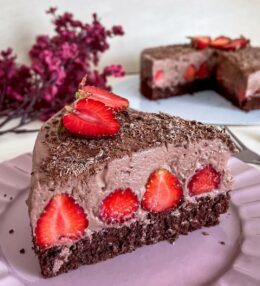 Skvelá čokoládová torta s jahodami – Recept