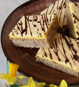 Žĺtkové rezy – tradičný veľkonočný koláč s orechovým cestom