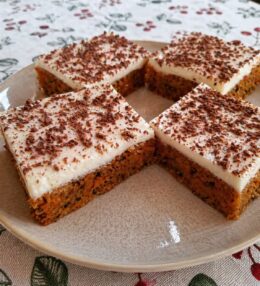 Babkin mrkvový koláč s krémom – šťavnatý a overený recept