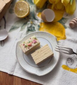 Citrónovo-medové rezy – jemný dezert s osviežujúcim krémom