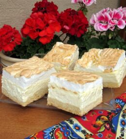 Tvarohový koláč Rosa – krémový koláč so snehom, ktorý sa vždy podarí
