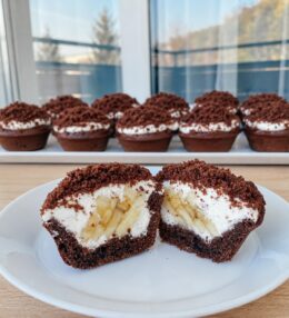 Krtkové muffiny s banánom a tvarohovým krémom – jemné a nadýchané