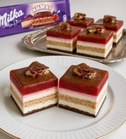 Jahodový Milka koláč bez pečenia – krémový letný dezert