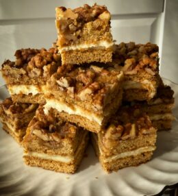 Orechovo-medové rezy s maslovým krémom – tradičný recept
